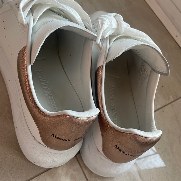 Alexander McQueen Cream Oversized Sneakers, white/ rose gold - Picture 4 of 5